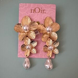 nOir Jewelry Gold Floral Drop Earrings with Pearl Teardrops